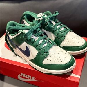 Nike Low-Top Sneakers in Green, White and Navy